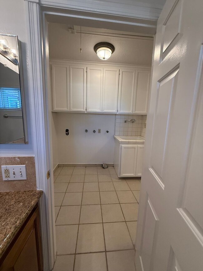 Building Photo - San Pedro 4 bedroom, 3 Bath Home with yard and Deck! Available NOW!