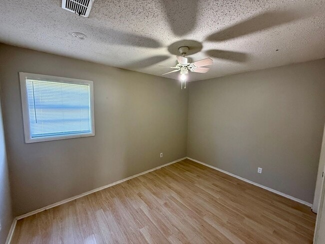 Building Photo - 3200 Meador Rd