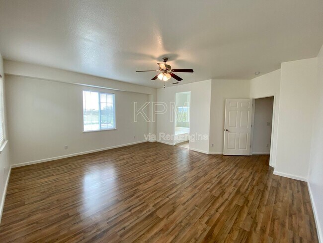 Building Photo - 10814 Peony Pl Dr