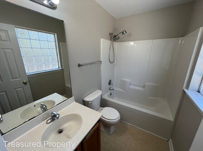 Building Photo - 3 br, 2 bath House - 501 W. Carver St