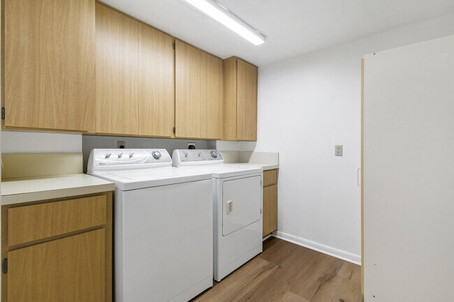 Building Photo - 1701 Marina Isle Way