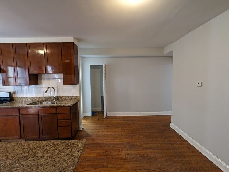 Building Photo - 5027 N Harding Ave