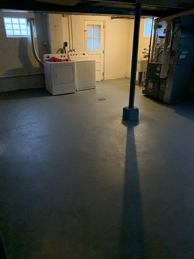 Building Photo - Charming 4-bedroom, 2-bathroom home located in the Covedale area