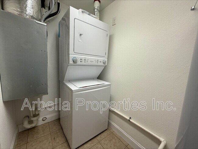 Building Photo - 128 Leach Dr