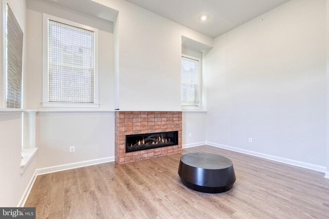 Building Photo - 200 Hickory Holw Ct
