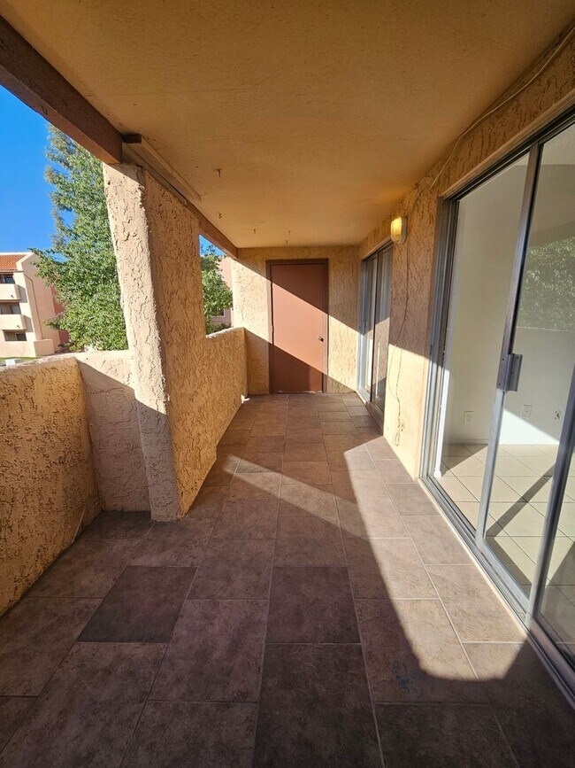 Building Photo - Dobson and University- 2 bedroom condo- full size w/d