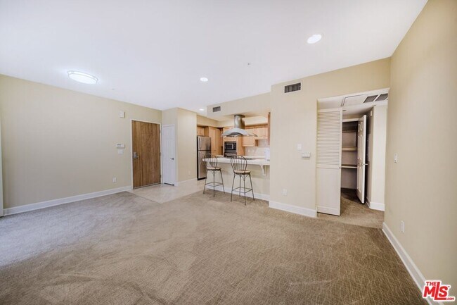 Building Photo - 937 12th St