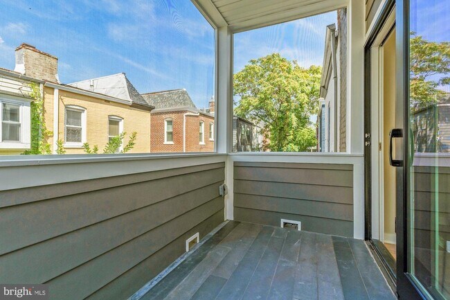 Screened in baclony - 765 Girard St NW