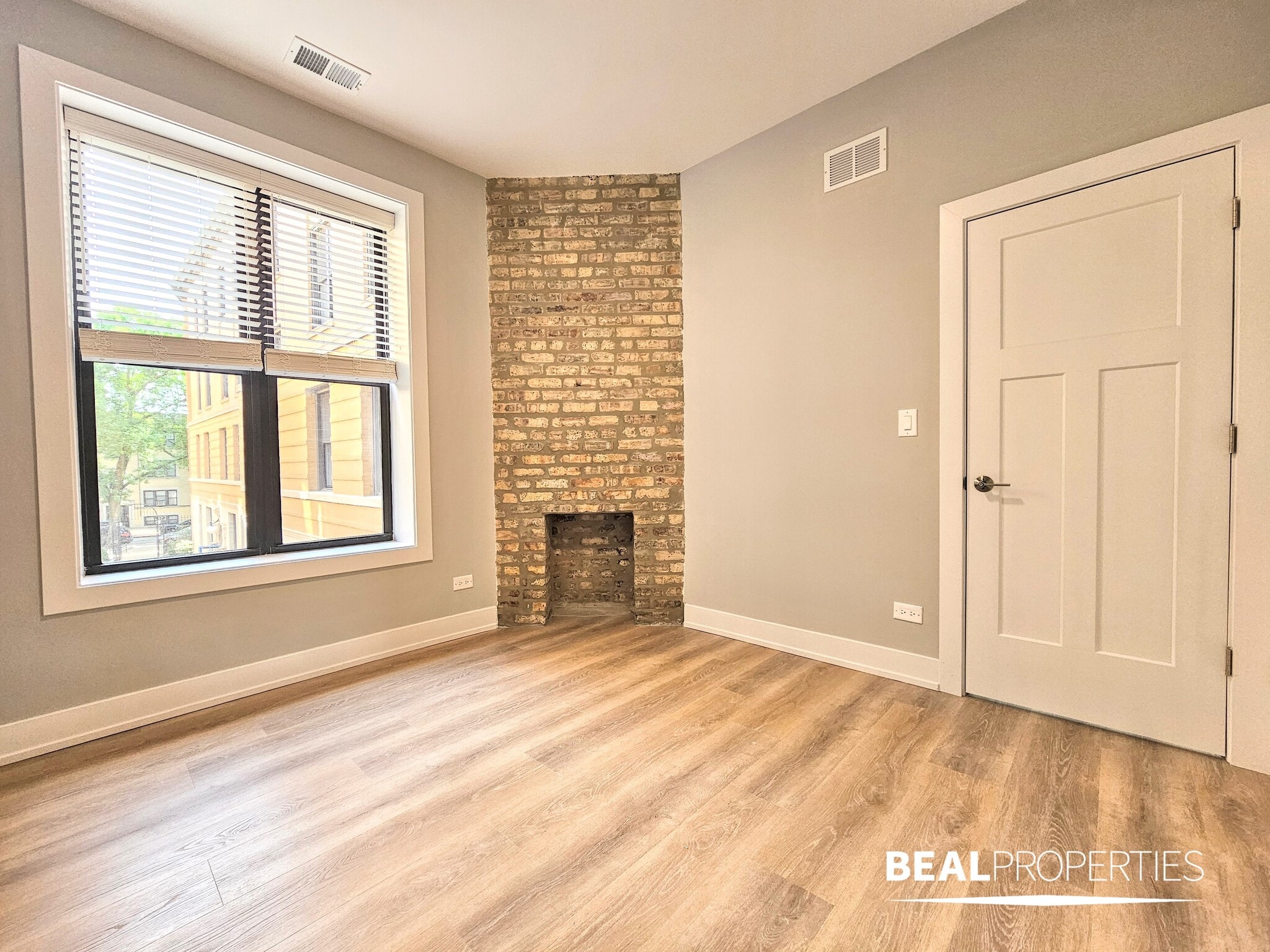 Building Photo - 428 W Belden Ave