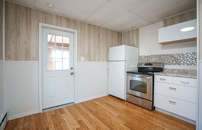 Building Photo - 146 Allen St