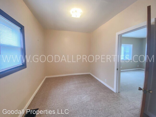 Building Photo - 2 br, 1.5 bath House - 202 S 11th St