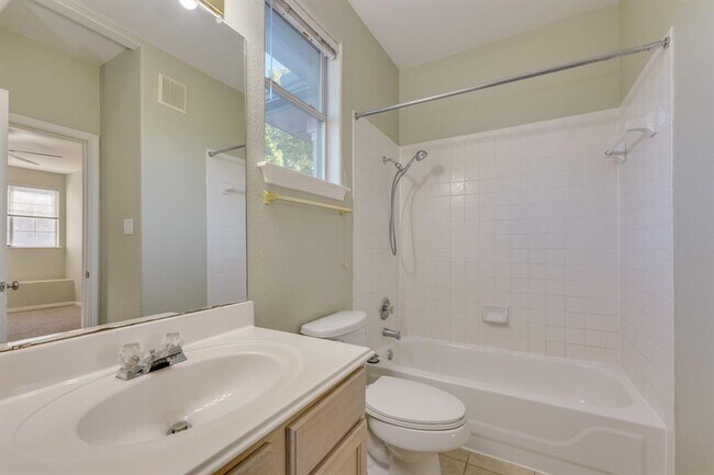 Building Photo - 2100 Pipers Field Dr