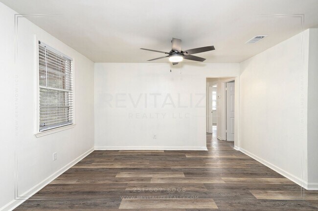Building Photo - Updated Brick 3 Bed 1 Bath Home with Huge ...