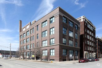 National Biscuit Company Flats located at the corner of 10th Street & Cherry - National Biscuit Flats