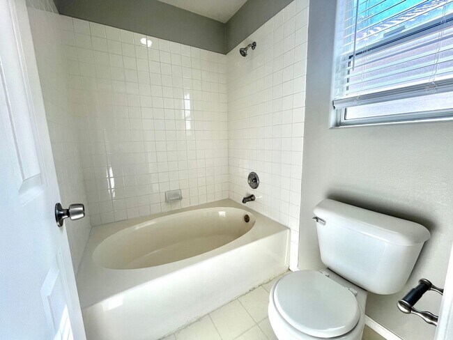 Building Photo - **$800 OFF MOVE IN BY 12/12/25**Spacious 3 Bedroom, 2.5 Bath Home with No HOA and Modern Finishes