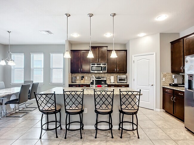 Building Photo - 3009 Esmeralda Dr