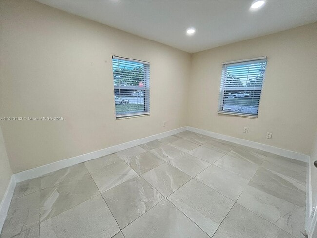 Building Photo - 610 E 8th Ave