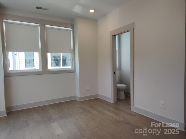 Building Photo - 1037 Wesley Terrace Ave