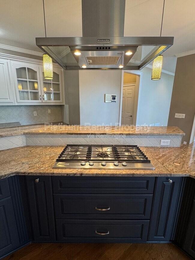 Building Photo - 425 Water Shadow Ln