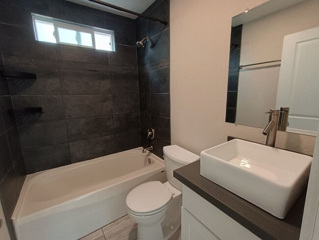 Building Photo - Charming Bremerton Home with Convenient Location