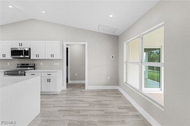 Building Photo - 3509 NE 21st Ave