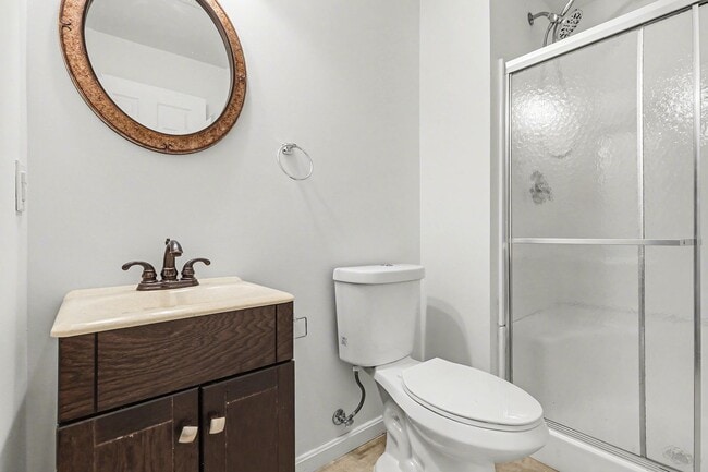 Building Photo - Spacious 5-Bedroom Fredericksburg Home with Flexible Living & Over 3,500 Sq Ft