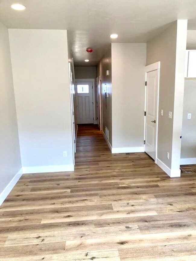 Building Photo - 3267 Cabernet Dr