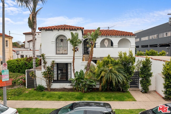 Primary Photo - 8474 Oakwood Ave