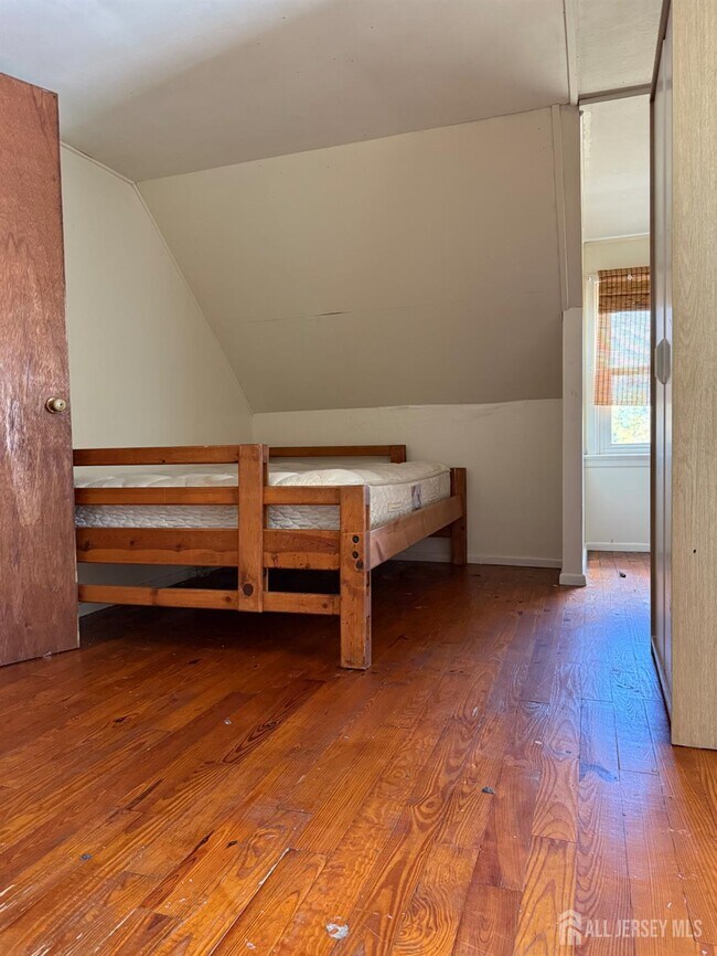 Building Photo - 355 Metlars Ln