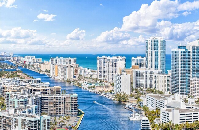 Building Photo - 2600 E Hallandale Beach Blvd