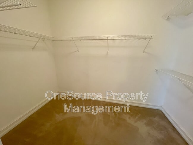 Building Photo - 979 Watersview Dr
