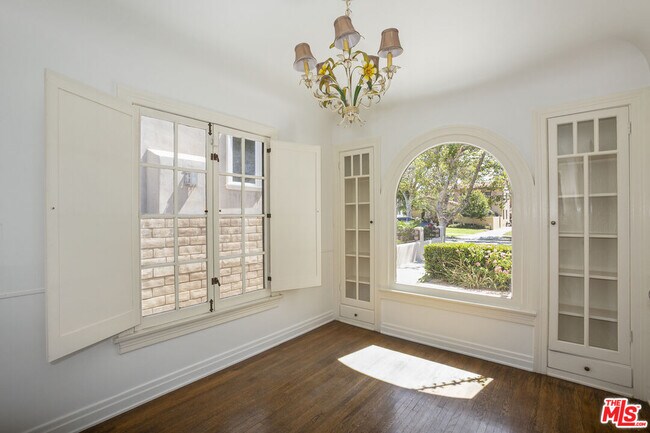 Building Photo - 131 N Citrus Ave