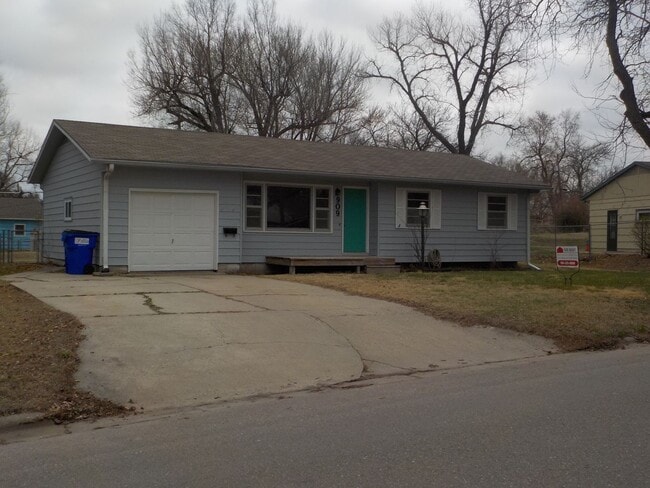 Primary Photo - 909 Highland Dr