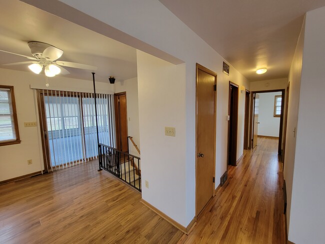 Building Photo - 2316 Royal Dr