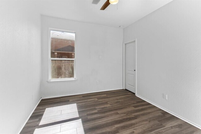 Building Photo - 12505 Franklin D Roosevelt St