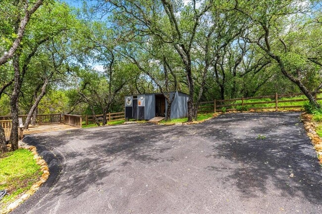 Building Photo - 408 Breezing Ln