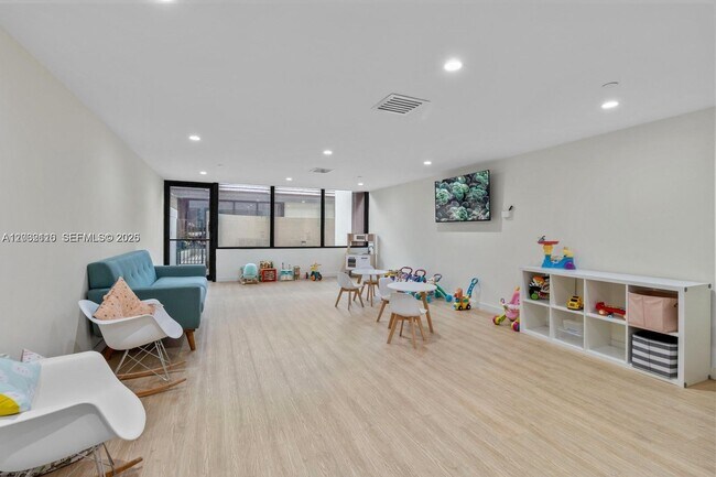 Building Photo - 520 Brickell Key Dr