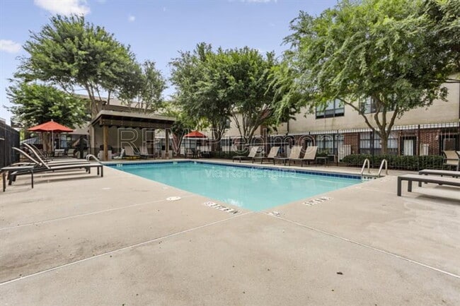 Building Photo - 174 Chester Ave SE