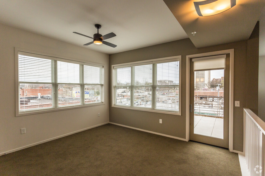 2BR, 2BA - Blakemore - 1173SF - Bedroom - 2100 Acklen Flats