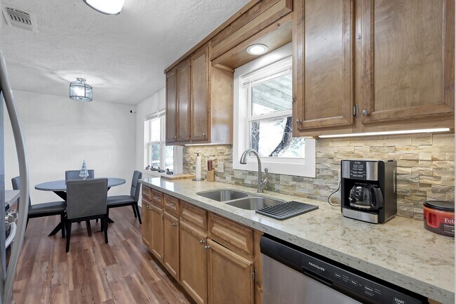 Building Photo - 1232 Co Rd 1805