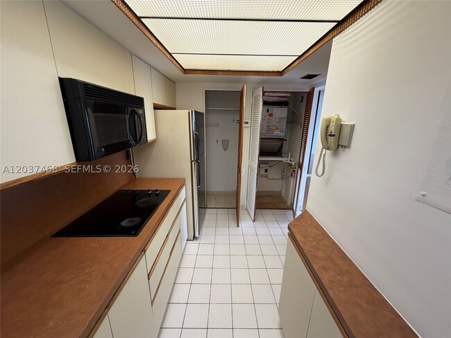 Building Photo - 406 W Park Dr