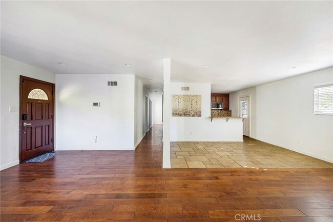 Building Photo - 7044 White Oak Ave