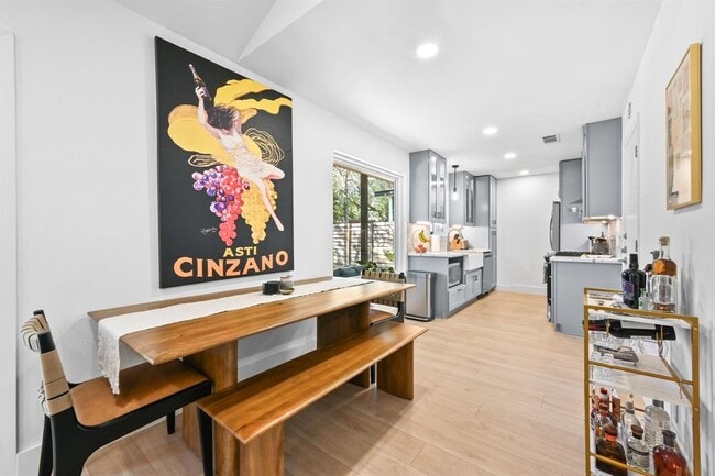 Building Photo - 805 Huntingdon Pl