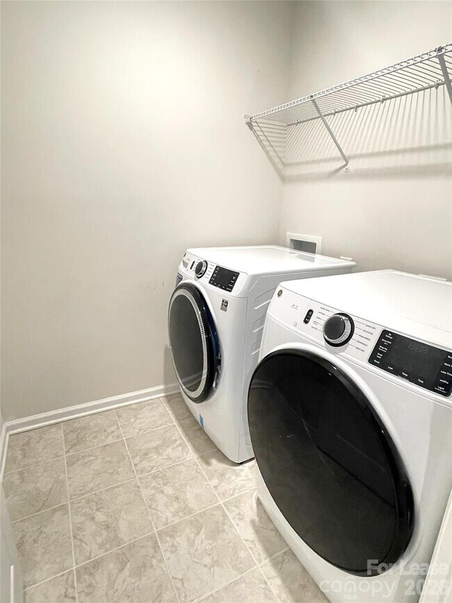 Building Photo - 14019 Martin Hill Wy