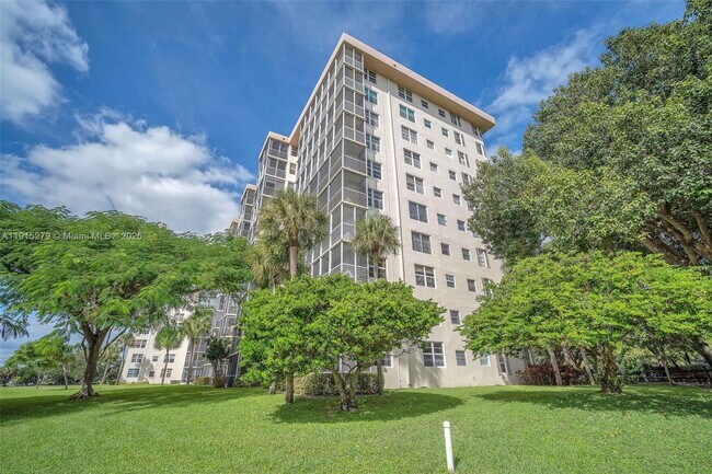 Building Photo - 3507 Oaks Way