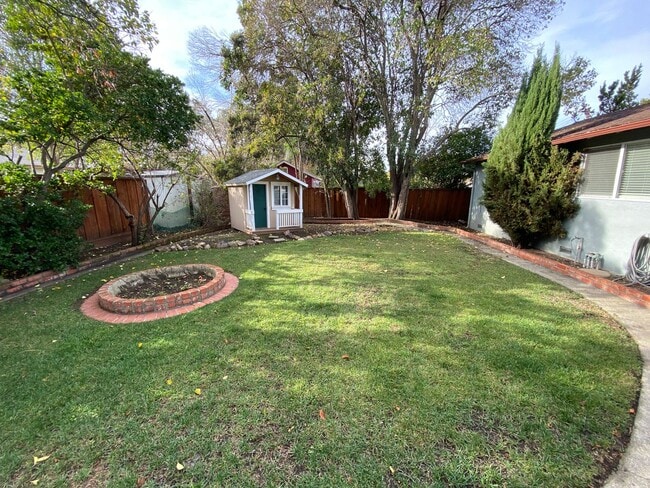 Building Photo - 3 Bed 2 Bath Single Family Home In Concord