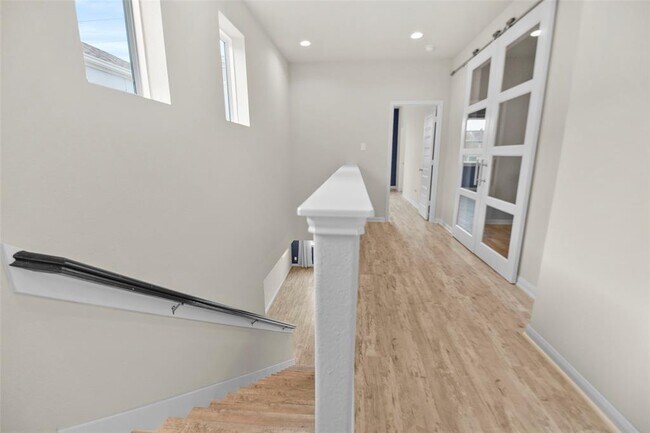 Building Photo - 9911 Brickhouse Dr