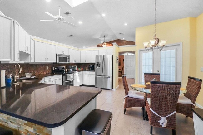 Building Photo - 14148 Paddock Dr