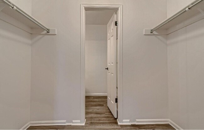 Building Photo - Spacious 2 Bed, 2 Bath Condo with Garage i...