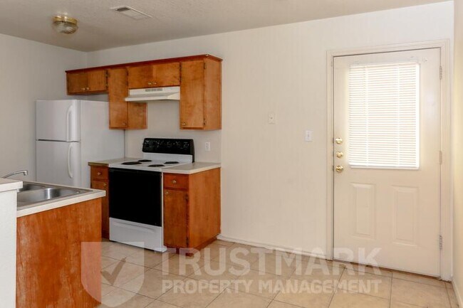 Building Photo - 700 S Amy Ln